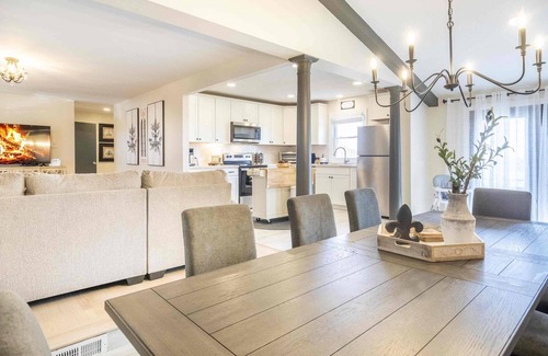 Williamstown Casa | Le Chandelier: Nestled Amidst Breathtaking Scenery , 5 Miles from the Ark