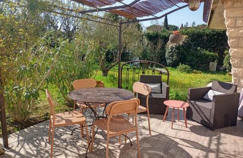 Pernes-les-Fontaines Apartamento | Le charme de Landra