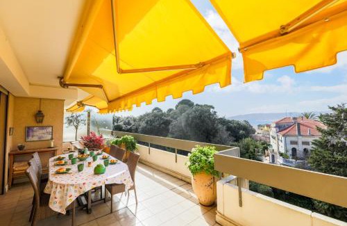 Cap-d'Antibes Apartamento | LE CHATEAU DE LA PINEDE AP4198 by Riviera Holiday Homes