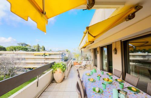 Cap-d'Antibes Apartamento | LE CHATEAU DE LA PINEDE AP4198 by Riviera Holiday Homes