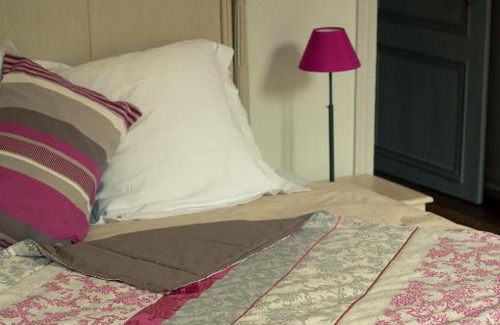Bures-sur-Yvette Cama Y Desayuno | Le Chateau De La Vierge