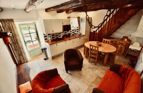 Riols Cabaña | Le Chene - Cosy gite with panoramic mountain views, immersed in beautiful nature