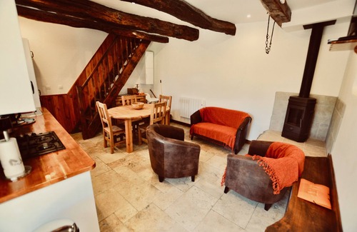 Riols Cabaña | Le Chene - Cosy gite with panoramic mountain views, immersed in beautiful nature