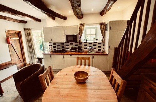 Riols Cabaña | Le Chene - Cosy gite with panoramic mountain views, immersed in beautiful nature