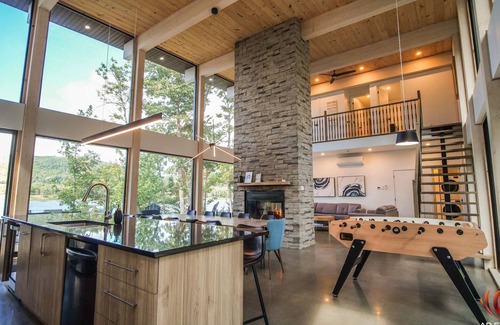 Mauricie Chalet De Esquí | Modern chalet on the banks of the magnificent St-Maurice River