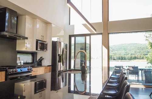 Mauricie Chalet De Esquí | Modern chalet on the banks of the magnificent St-Maurice River