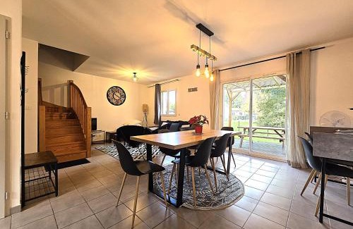 Montauban Casa | Le Clos Andrée - Charmante maison 8 personnes - 5 lits - Climatisation réversible RDC - Parking 3 véhicules - Garage - Zone Nord Montauban - Terrasse et jardin