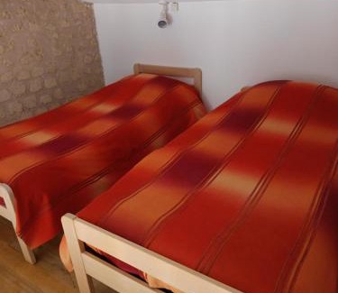 Belmontet Casa | Le clos des romarins Gîte le COQUELICOT
