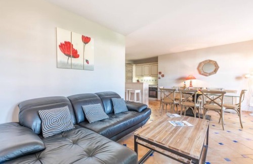 La Mole Apartamento | Le Clos des Vignes by Interhome