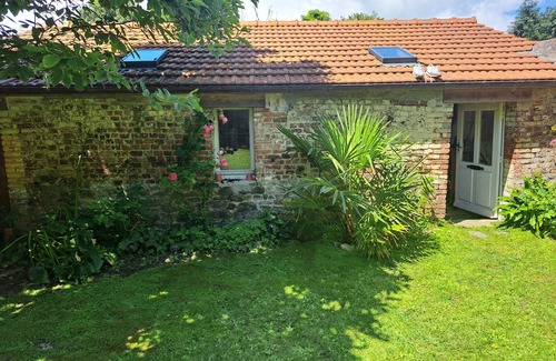 Saint-Vaast-la-Hougue Casa | Le clos Saint Vaast near the beach and harbour in the town center