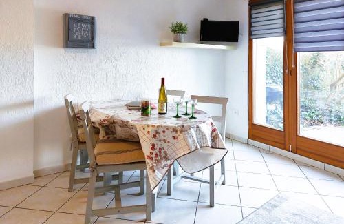 Sainte-Croix-en-Plaine Apartamento | Le Cocon appart avec parking privé & terrasse