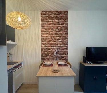 Saint - Michel Apartamento | Le Coin Tranquille - metro - tram - parking - center