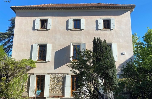 Les Vans Casa | Le Colombier D'antan : Spacieuse Propriété à 5min à Pied de Tout : -)