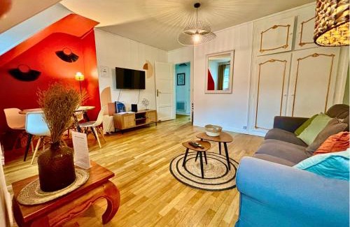 Centre Ville Apartamento | Le Corneille - Idéal Pros & Couples - Centre historique - À pied Château 5min-Gare 10min - Au calme - Fibre - Parking du Château gratuit 5min à pied