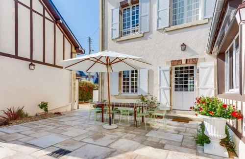 Courseulles-sur-Mer Casa | Le Cyclamen by Interhome
