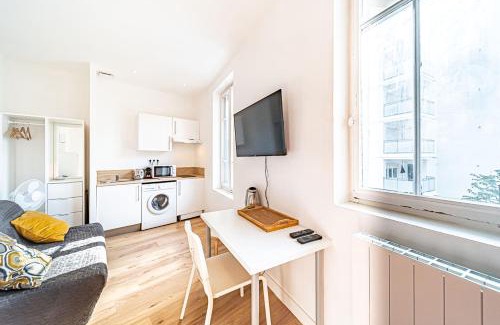 7th Arrondissement Apartamento | Le Debourg - Studio lumineux proche métro B