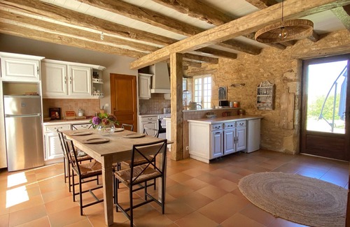 Sainte-Foy-de-Longas Cabaña | Rural-La Petite Longère-Baño privado con bañera-Vista al campo