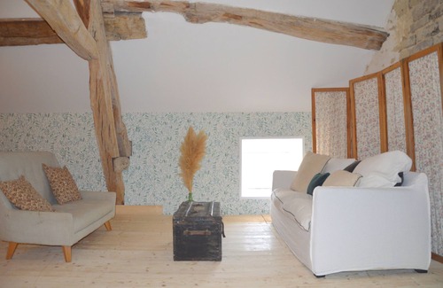 Stigny Casa | le domaine aux herbes folles