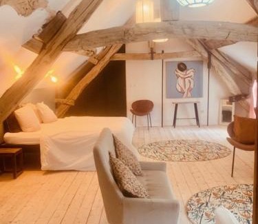 Stigny Cama Y Desayuno | Le domaine aux herbes folles