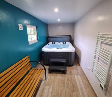 Huisseau-sur-Mauves Casa | Le Domaine de Baracas 4 étoiles - Le Grand et le Petit Gîte - piscine-SPA-billard-baby-foot-cheminée - 18 personnes