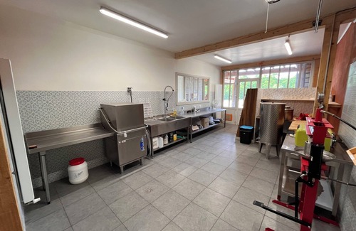 Chatte Casa | Le Domaine des Gameaux, gîte, large courtyard, kitchen area, games, workshops