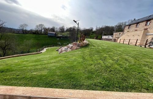 Saint-Laurent-d'Olt Casa | LE DOMAINE DU BEZ GITE DE michel PISCINE SAUNA HAMMAM SPA