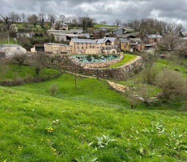 Saint-Laurent-d'Olt Casa | LE DOMAINE DU BEZ GITE DE michel PISCINE SAUNA HAMMAM SPA