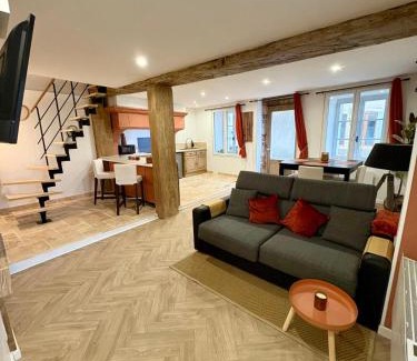 Pesmes Casa | Le Domus Pesmois