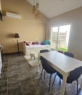 Le Peage-de-Roussillon Apartamento | Le duplex du jardin des cils