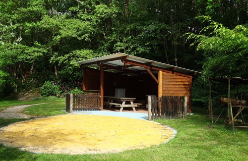 Le Fay Chalet De Esquí | LE FAY: Chalet (Vanneau) al borde de un estanque rodeado de naturaleza