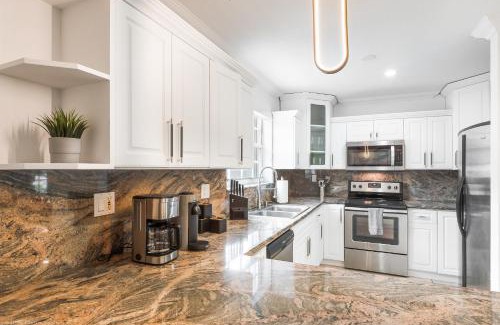 Westchester Casa | Le Femme Paradise 5bdrooms Minigolf Heated pool and Gameroom