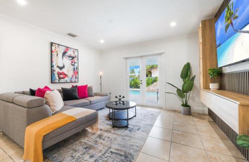 Westchester Casa | Le Femme Paradise 5bdrooms Minigolf Heated pool and Gameroom