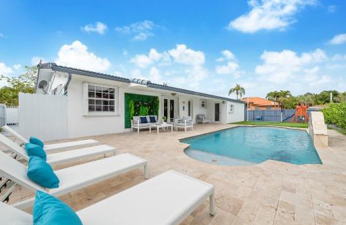 Westchester Casa | Le Femme Paradise 5bdrooms Minigolf Heated pool and Gameroom