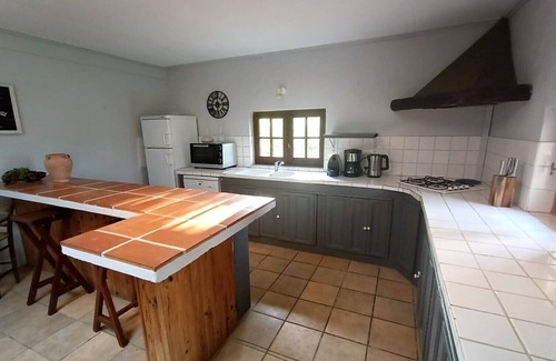 Saint-Amand-de-Coly Casa | Le Figuier es una maravillosa casa de vacaciones en Dordoña con piscina privada