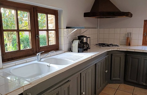 Saint-Amand-de-Coly Casa | Le Figuier es una maravillosa casa de vacaciones en Dordoña con piscina privada
