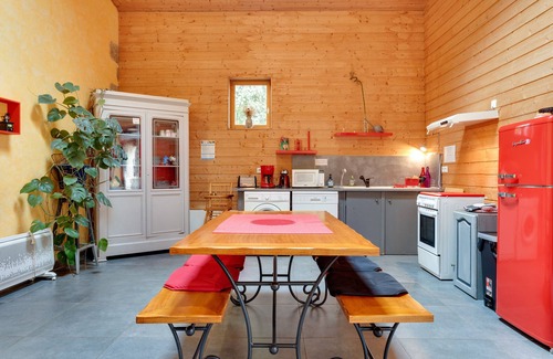 Saint-Pierre-d'Aurillac Casa | Le Fil Rouge – Un alojamiento acogedor entre piedra y diseño, en el campo