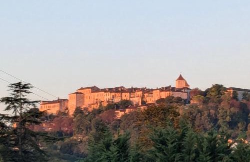 Lauzerte Cama Y Desayuno | Le fleuri du TUC de Saint-Paul