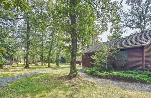 Somme-Leuze Chalet De Esquí | Le Forêv'Heure chalet just a stone's throw from Durbuy