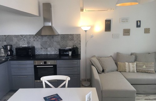 Saintes-Maries-de-la-Mer Apartamento | Apartamento con terraza a 300 metros de las playas, wifi gratuito.