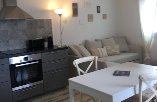 Saintes-Maries-de-la-Mer Apartamento | Apartamento con terraza a 300 metros de las playas, wifi gratuito.