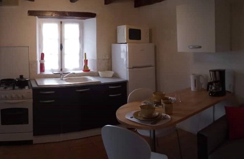 Nanteuil-de-Bourzac Casa | Le Calme, a Cozy Studio for two