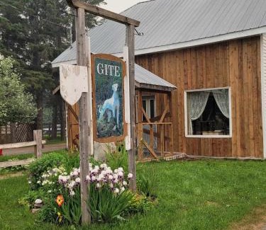 Saint-David-de-Falardeau Cama Y Desayuno | Le Gîte Du Gardien Blanc