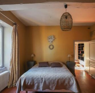 Saint-Julien-de-Civry Casa | Le gîte de Montjardin du Château de Vaulx