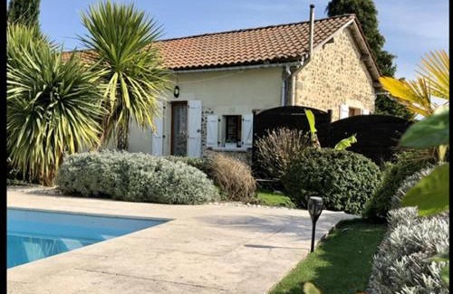 Charente Casa | Le gîte de Lou - Piscine privative et massages Bien-être