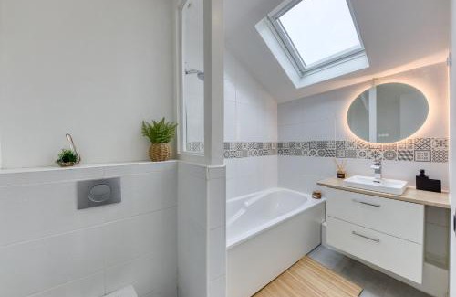Cergy Apartamento | LE GARDEN - 4 Chambres-8 Personnes Idéal famille,Groupe-amis-Jardin-Barbecue-babyfoot-Wifi