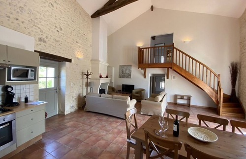 Chalais Casa | Le Genet - Ancienne grange avec piscine privé