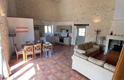 Chalais Casa | Le Genet - Ancienne grange avec piscine privé