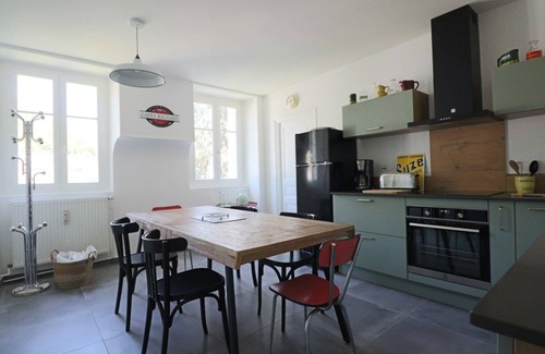 La Bourboule Apartamento | Apartamento 'Le Gentiane' con vistas a la montaña y Wi-Fi