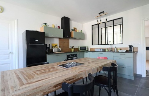 La Bourboule Apartamento | Apartamento 'Le Gentiane' con vistas a la montaña y Wi-Fi