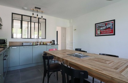 La Bourboule Apartamento | Apartamento 'Le Gentiane' con vistas a la montaña y Wi-Fi
